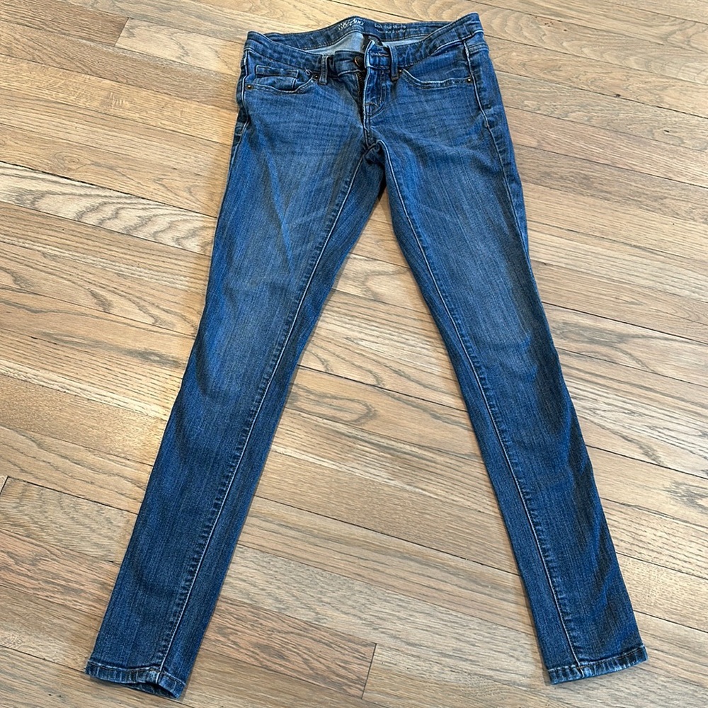 Skinny blue jean